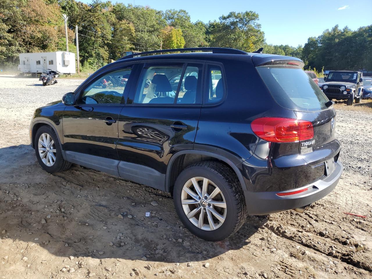 2018 Volkswagen Tiguan Limited - Фото 2