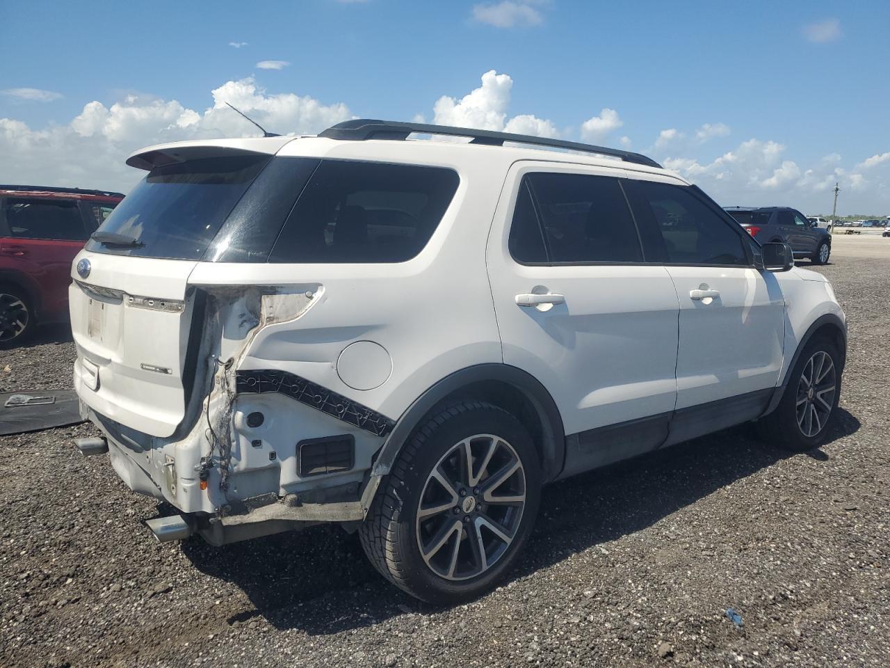 2015 Ford Explorer Xlt - Фото 3