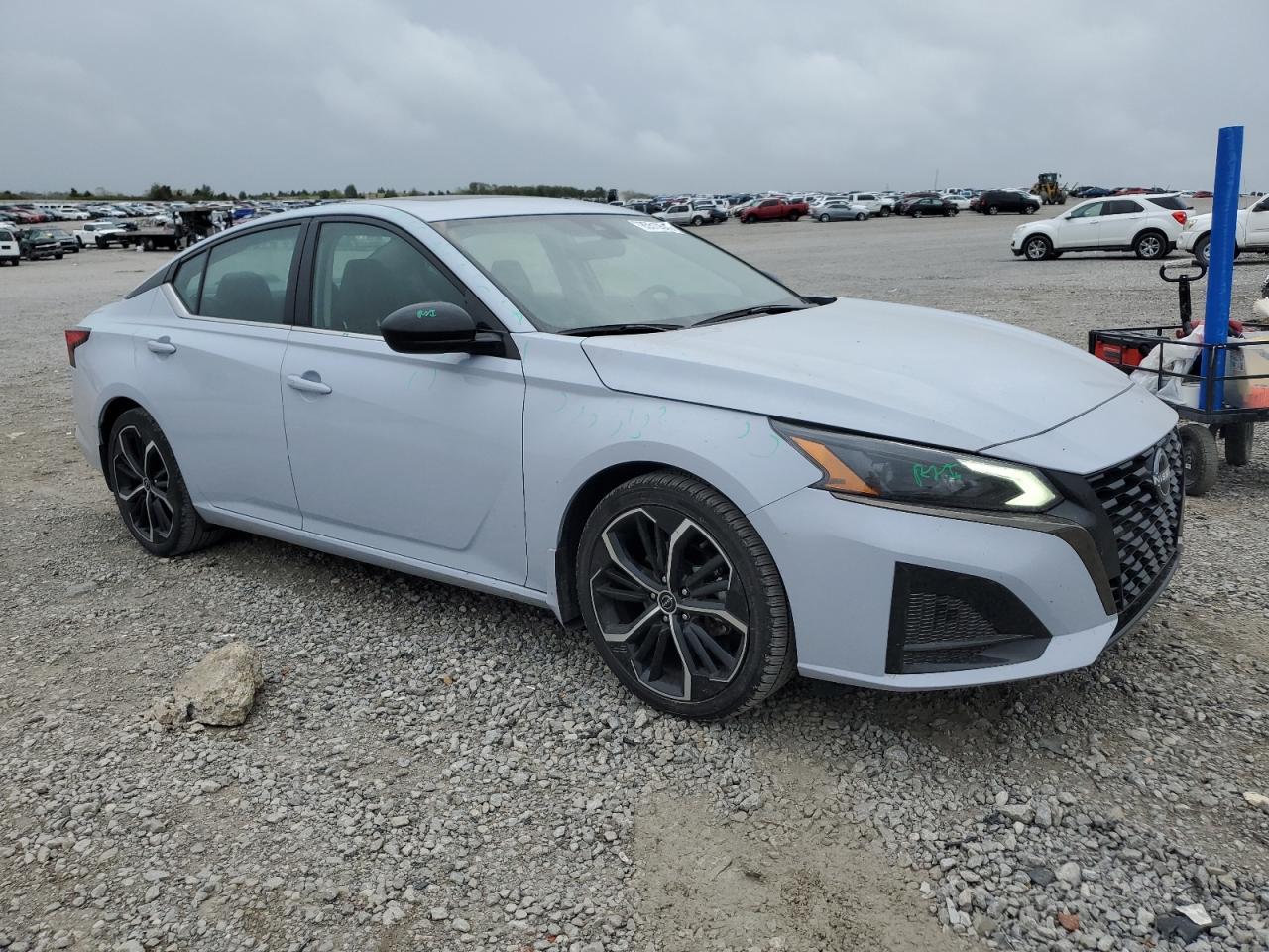 2023 Nissan Altima Sr - Фото 4