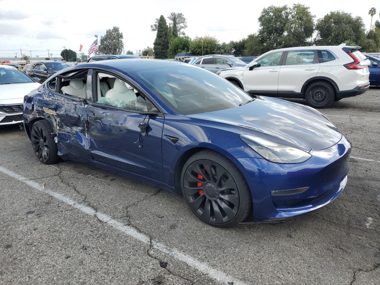 2022 Tesla Model 3 - Фото 4