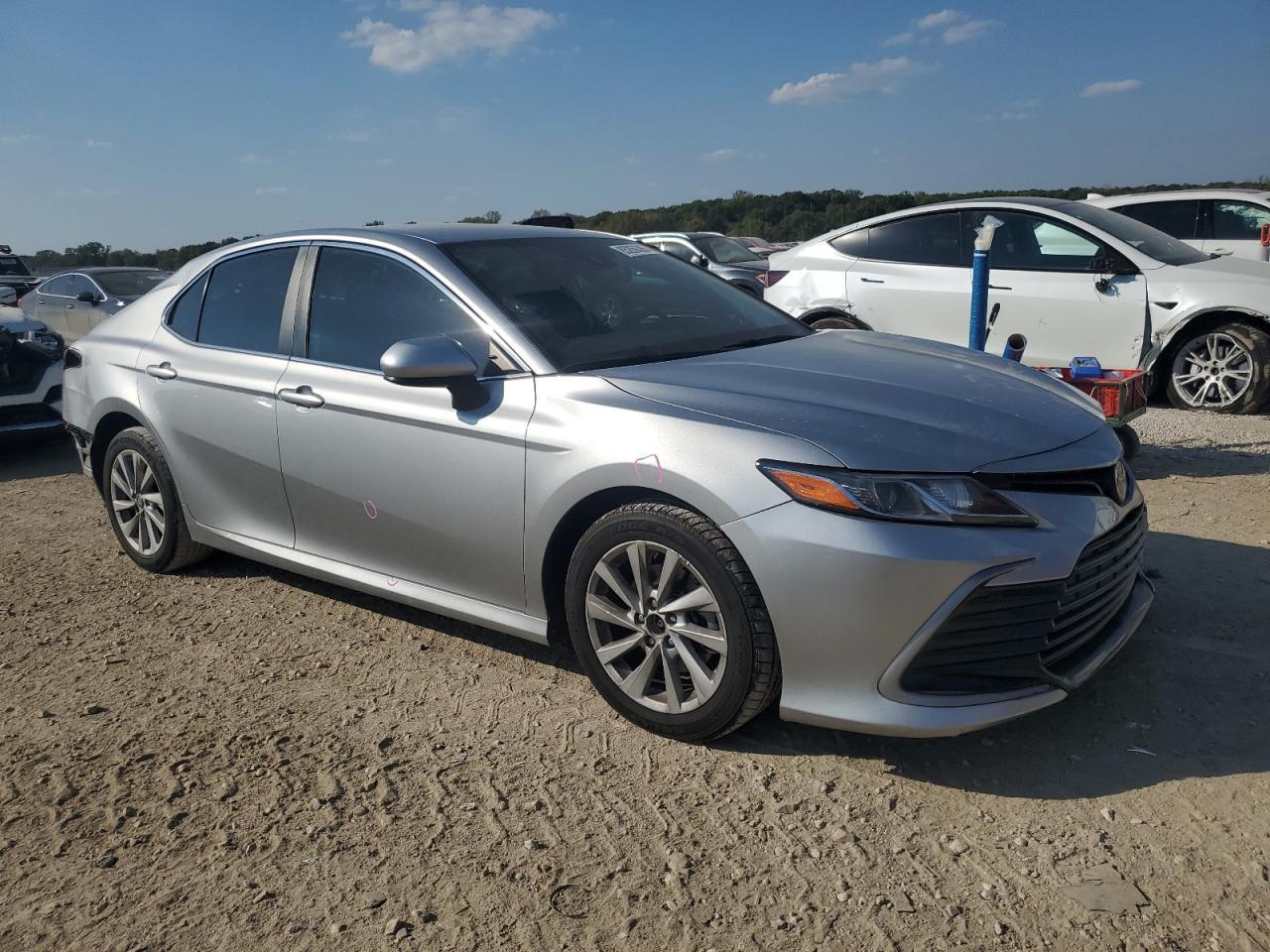 2022 Toyota Camry Le - Фото 4