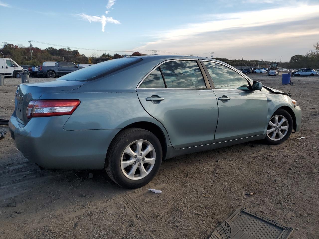 2011 Toyota Camry - Image 3