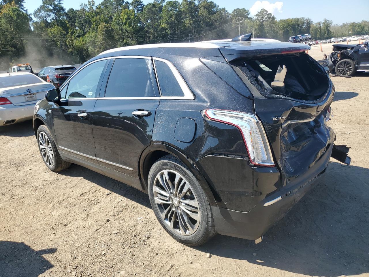 2017 Cadillac Xt5 Premium Luxury - Image 2