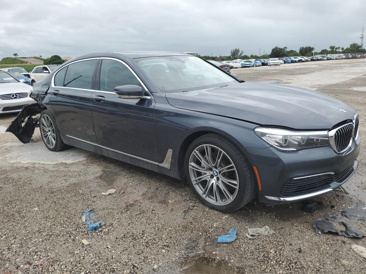 2019 BMW 740 I - Image 4