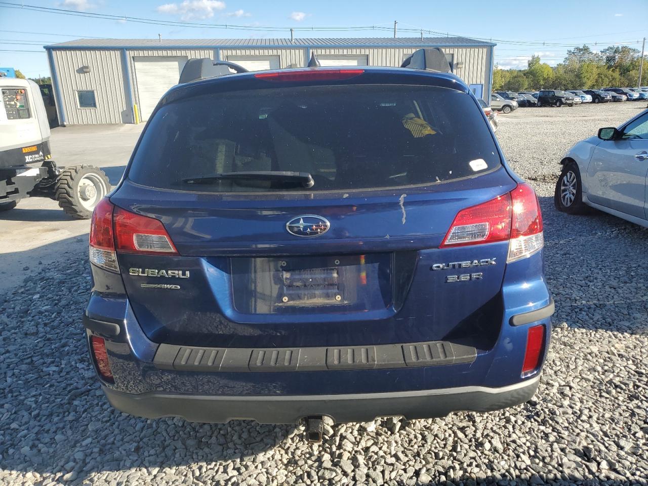2011 Subaru Outback 3.6R Limited - Фото 6