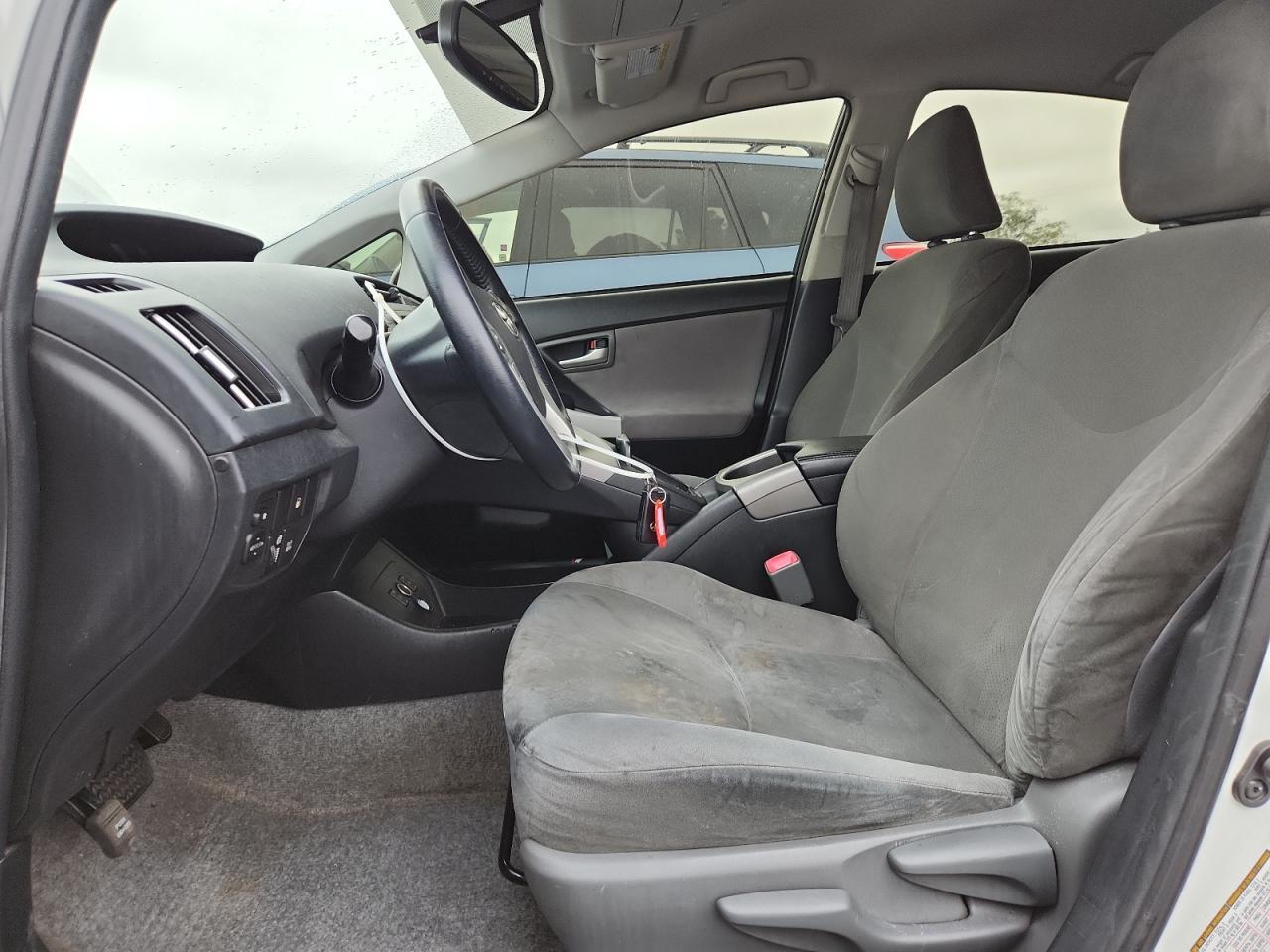 2014 Toyota Prius Plug-In - Image 7