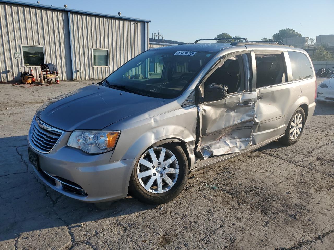 2016 Chrysler Town-Count
