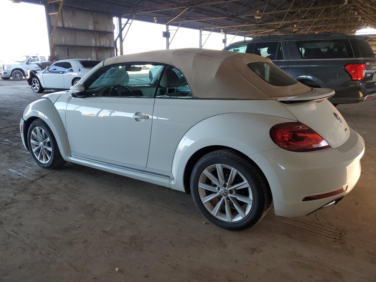 2017 Volkswagen Beetle S/Se - Image 2