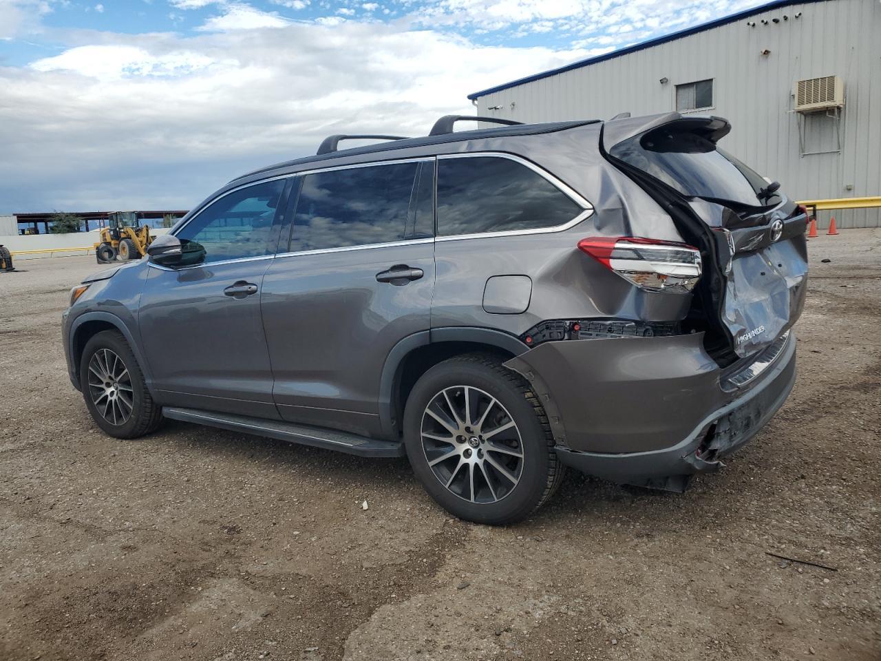 2018 Toyota Highlander Se - Фото 2