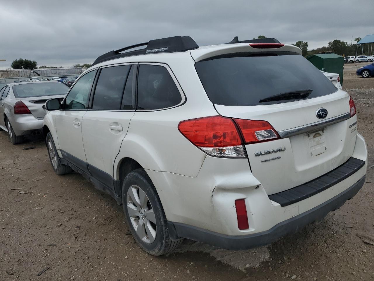 2011 Subaru Outback 2.5I Limited - Image 2