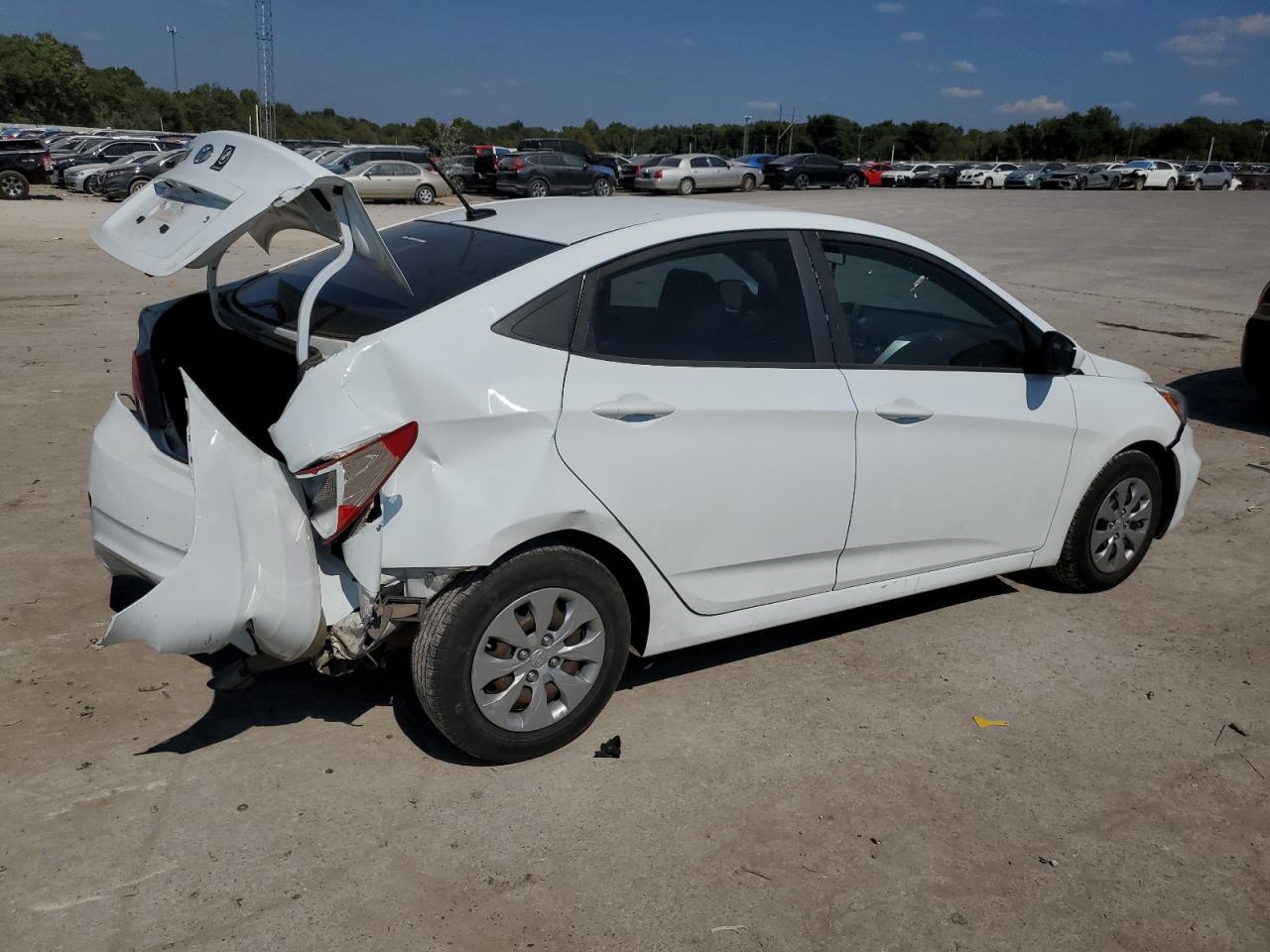 2017 Hyundai Accent Se - Фото 3