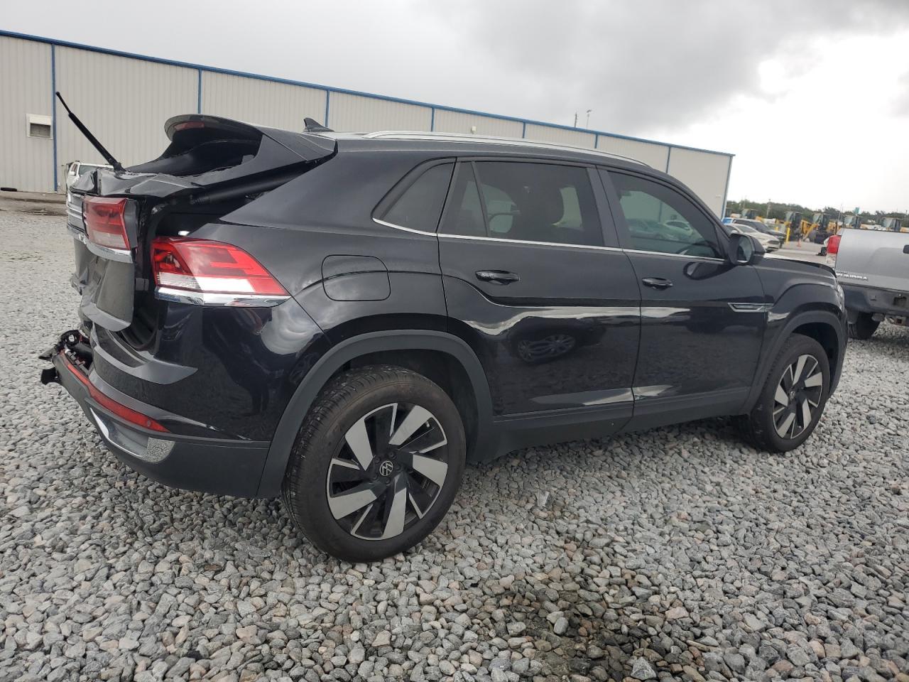 2024 Volkswagen Atlas Cross Sport Se - Image 3