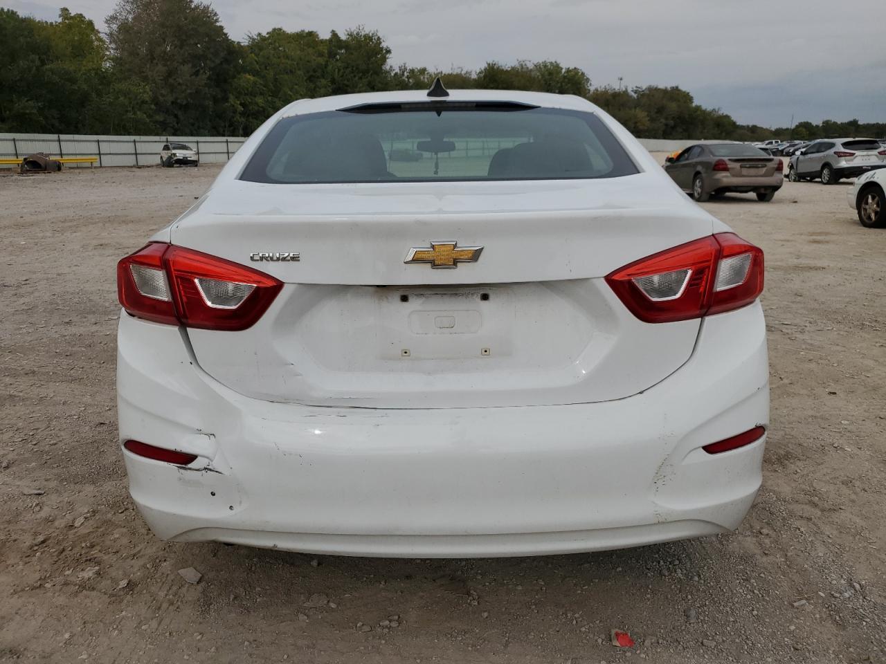2017 Chevrolet Cruze Ls - Image 6
