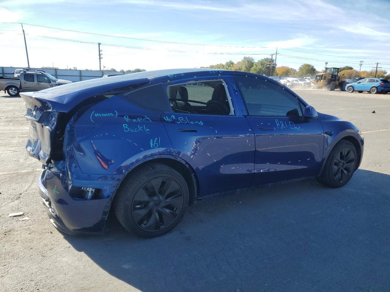 2025 Tesla Model Y - Фото 3