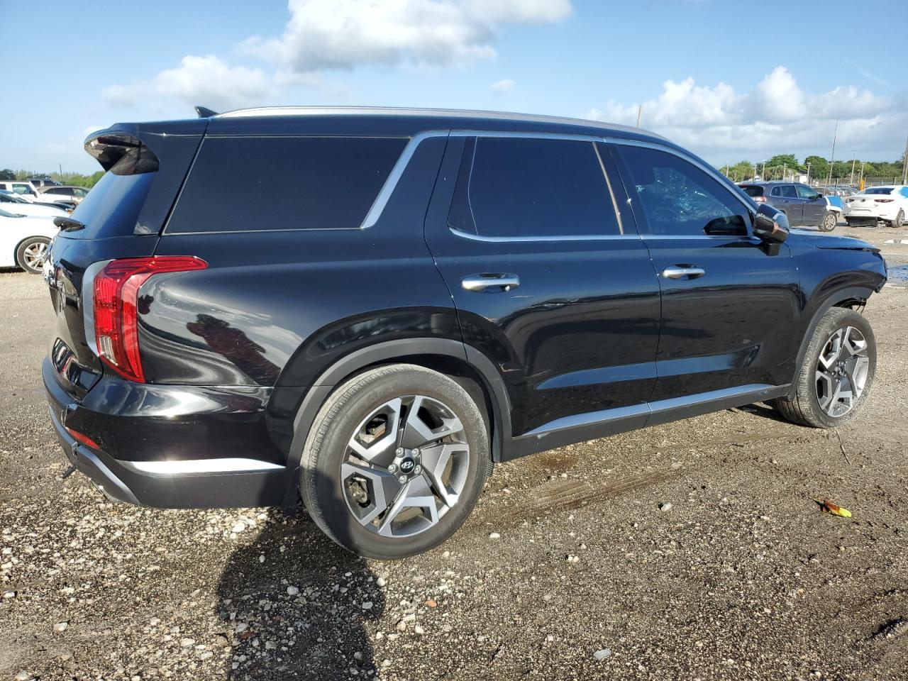 2024 Hyundai Palisade Limited - Image 3