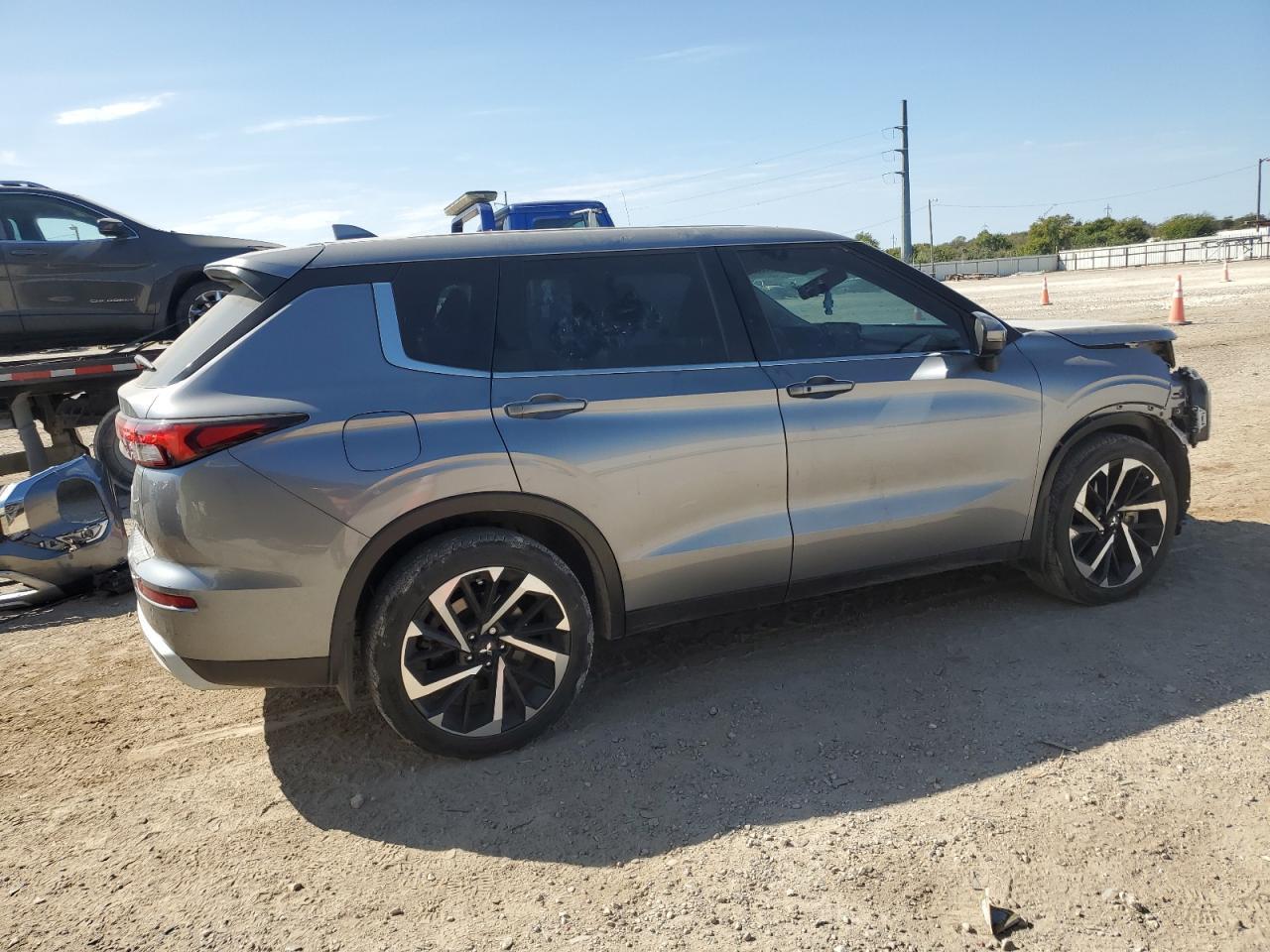 2023 Mitsubishi Outlander Se - Фото 3