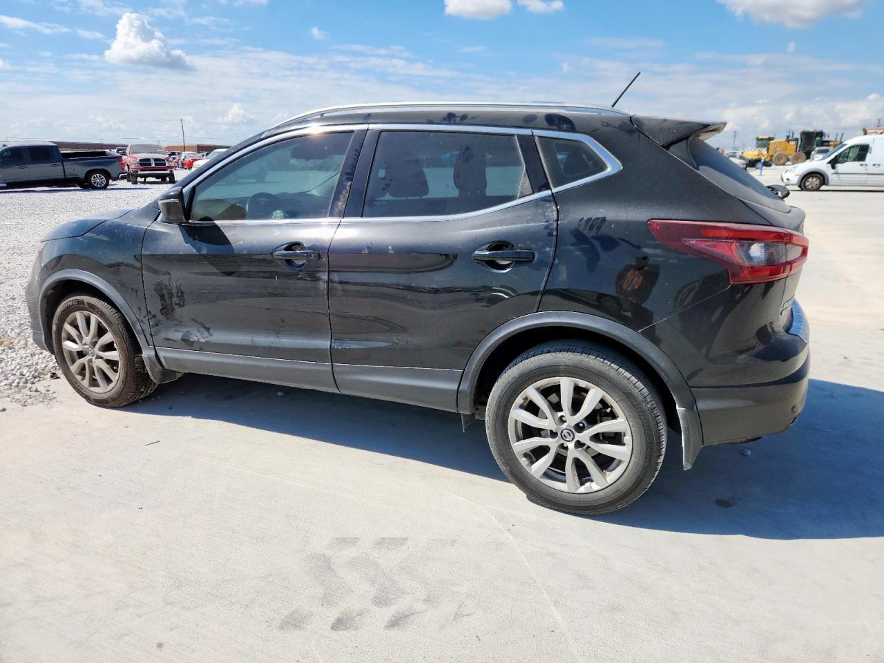 2022 Nissan Rogue Sport Sv - Image 2