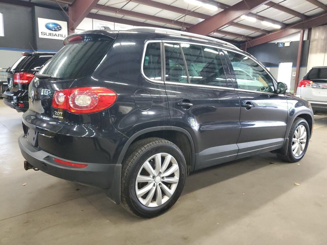 2011 Volkswagen Tiguan S - Фото 3