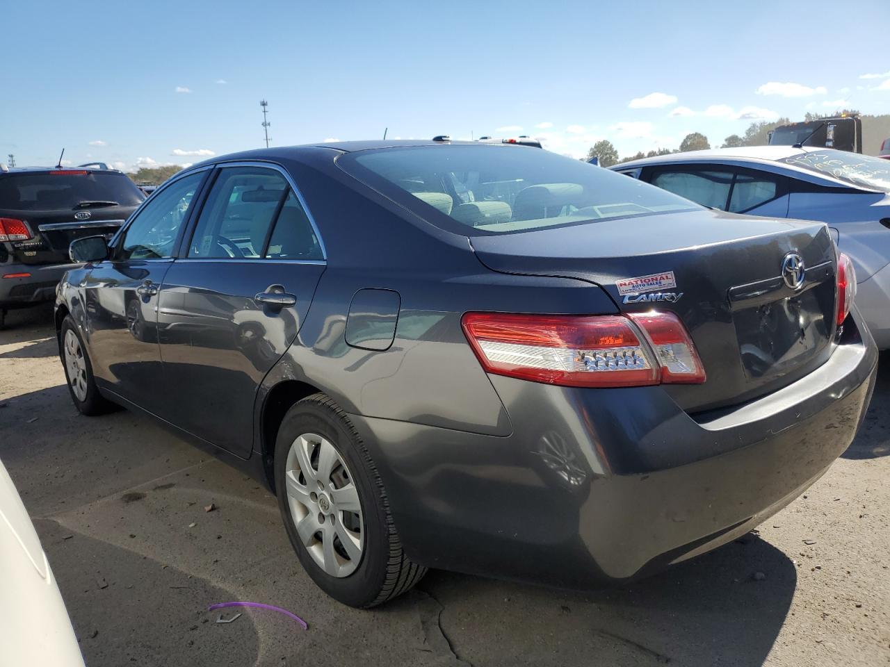 2010 Toyota Camry Base - Фото 2