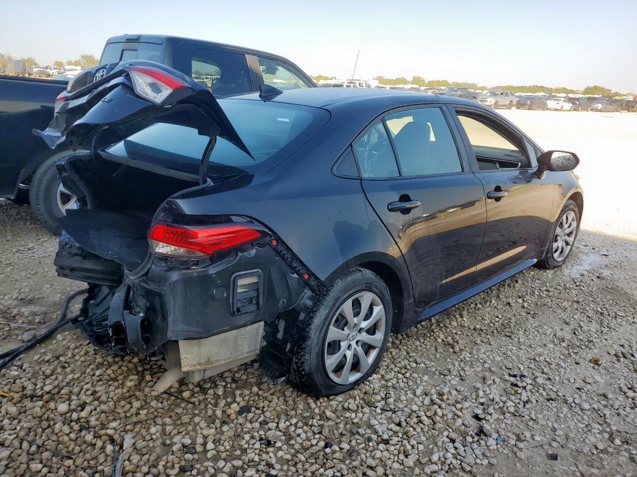 2021 Toyota Corolla Le - Фото 3