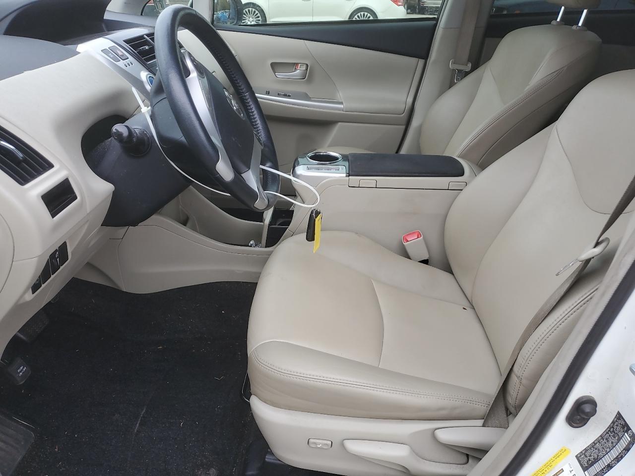 2014 Toyota Prius V - Image 7