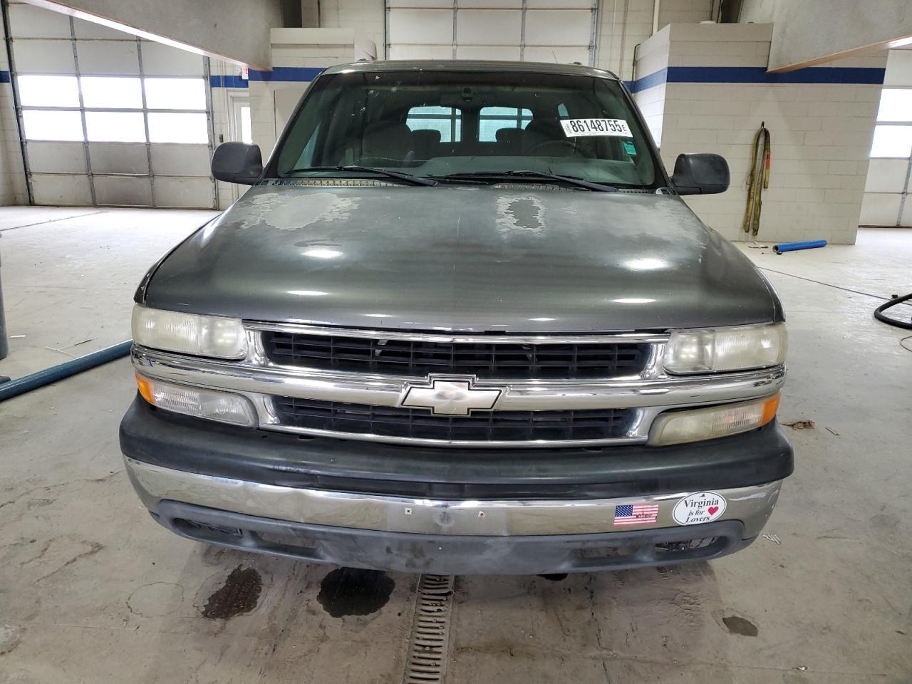 2001 Chevrolet Suburban C1500 - Image 5