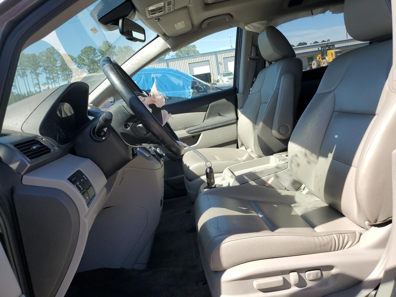 2015 Honda Odyssey Touring - Image 7