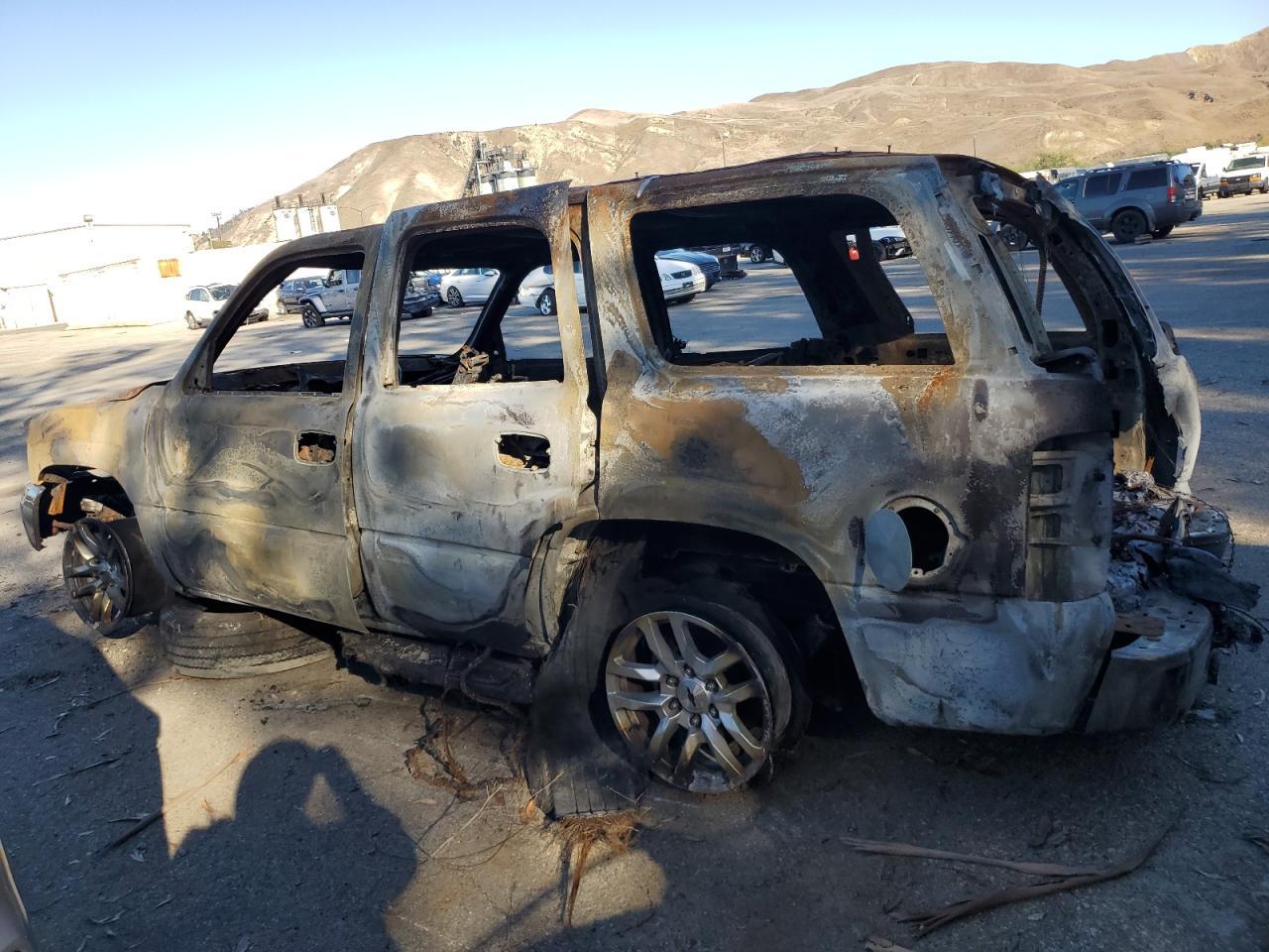 2001 GMC Yukon - Фото 2