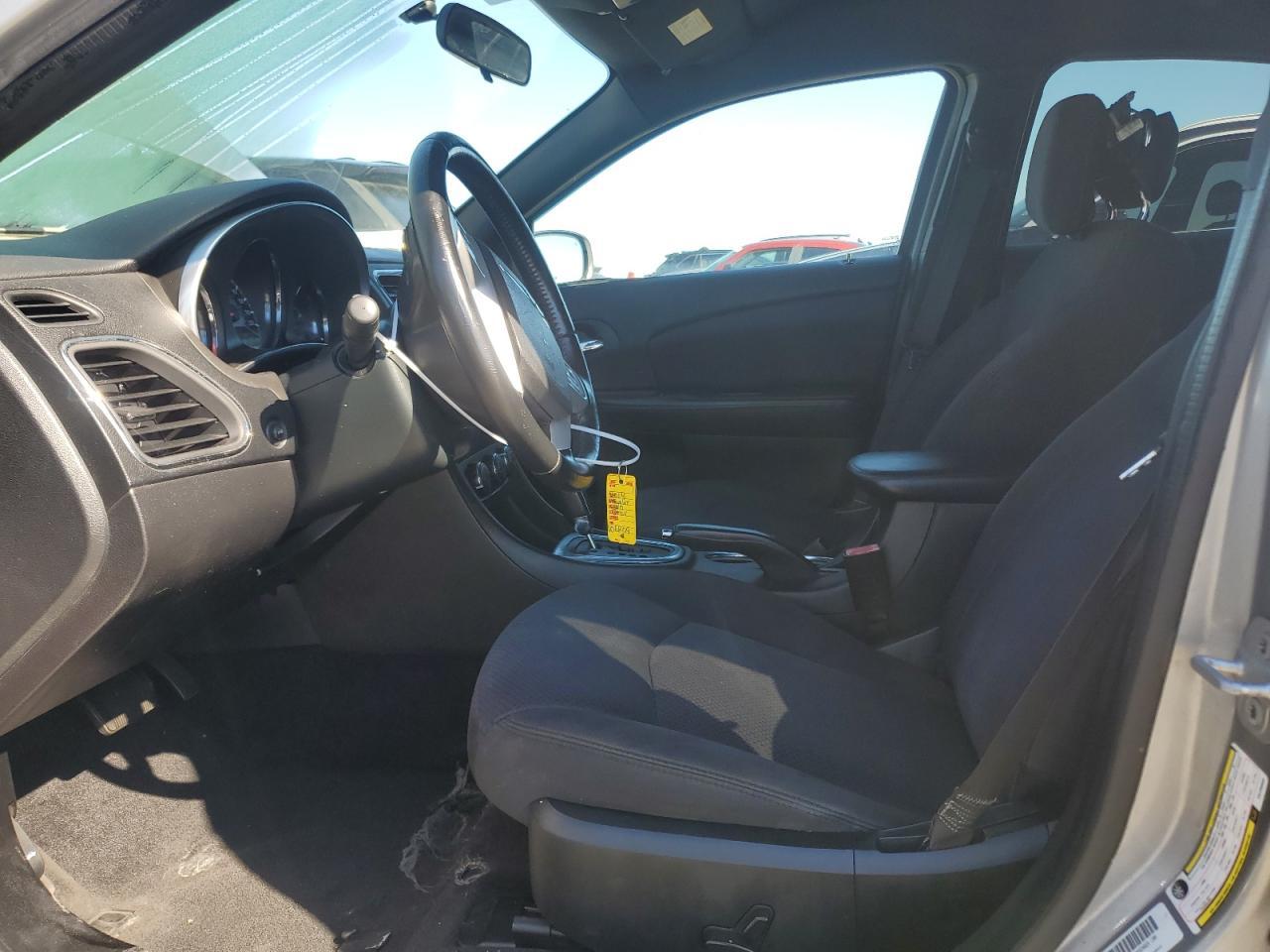 2014 Chrysler 200 Touring - Фото 7