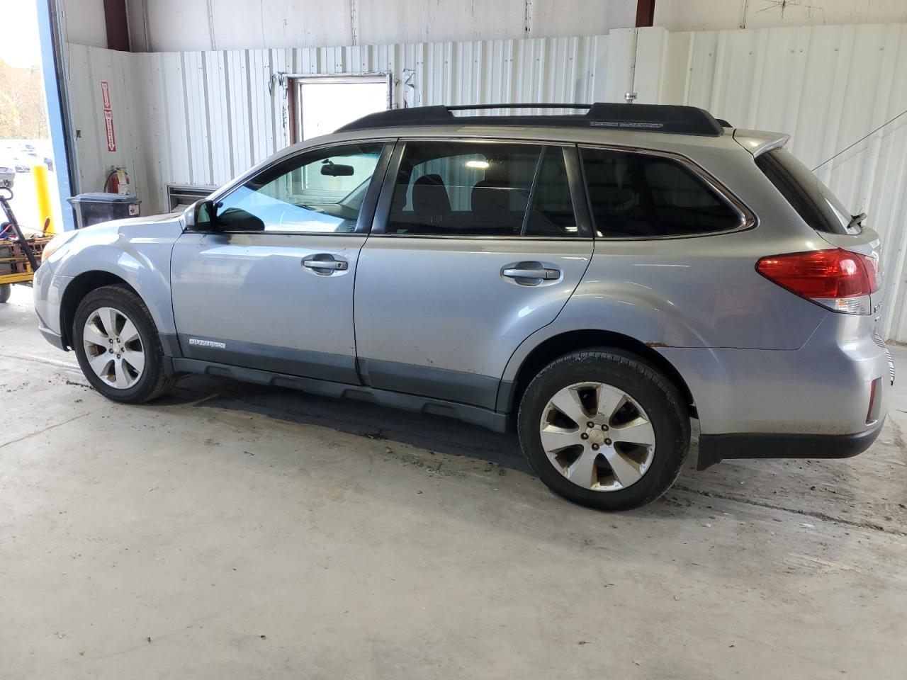 2010 Subaru Outback 2.5I Premium - Image 2