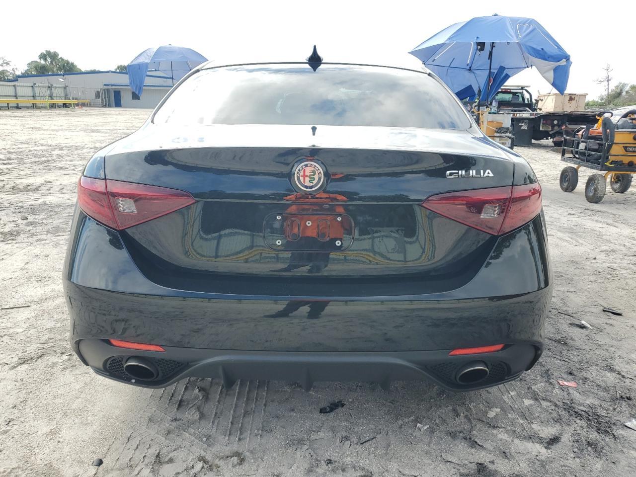2019 Alfa Romeo Giulia - Image 6