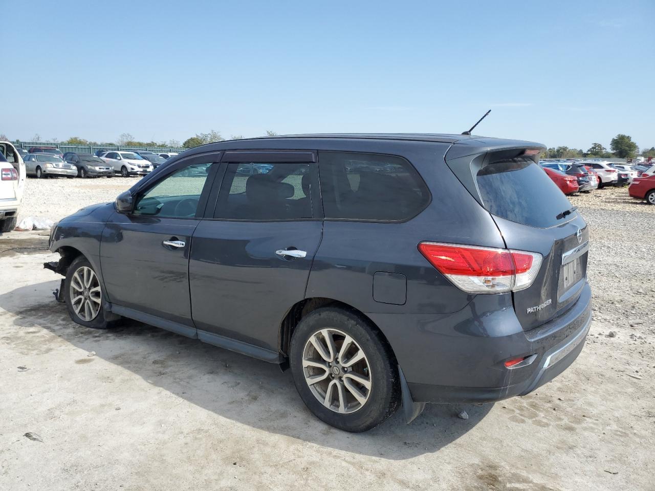 2014 Nissan Pathfinder S - Image 2