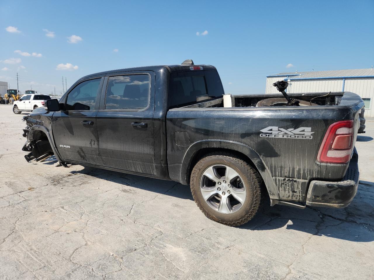 2019 Ram 1500 Laramie - Фото 2