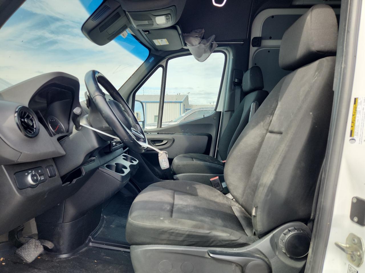 2022 Mercedes-Benz Sprinter 2500 - Фото 7