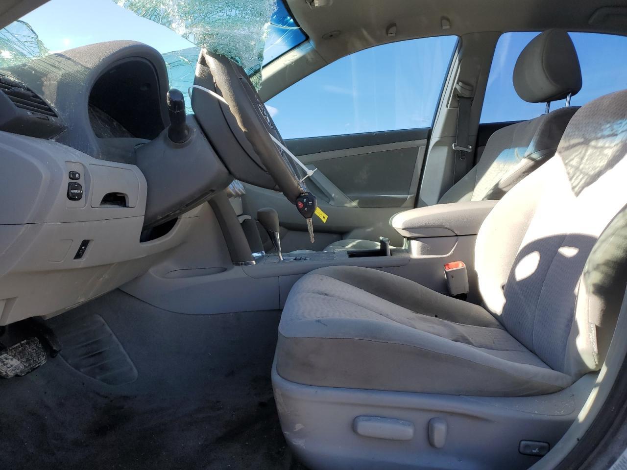 2010 Toyota Camry Le - Фото 7