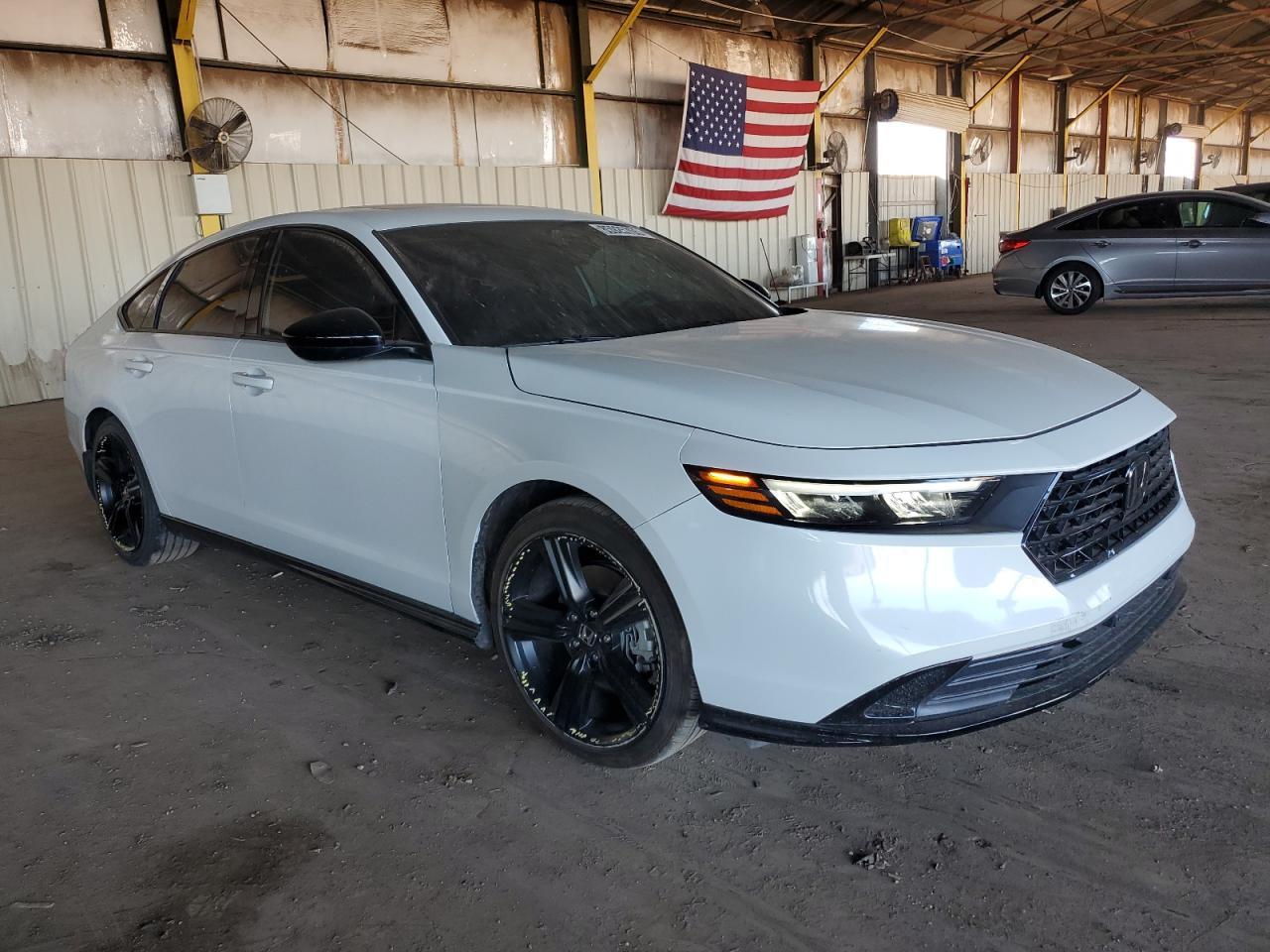 2023 Honda Accord Hybrid Sport-L - Image 4