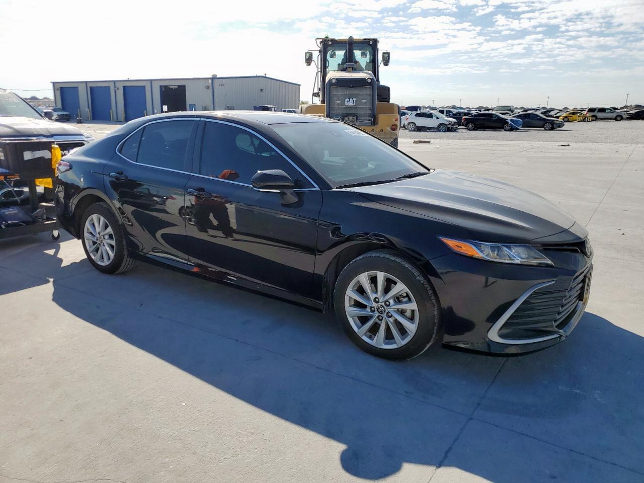 2024 Toyota Camry Le - Фото 4