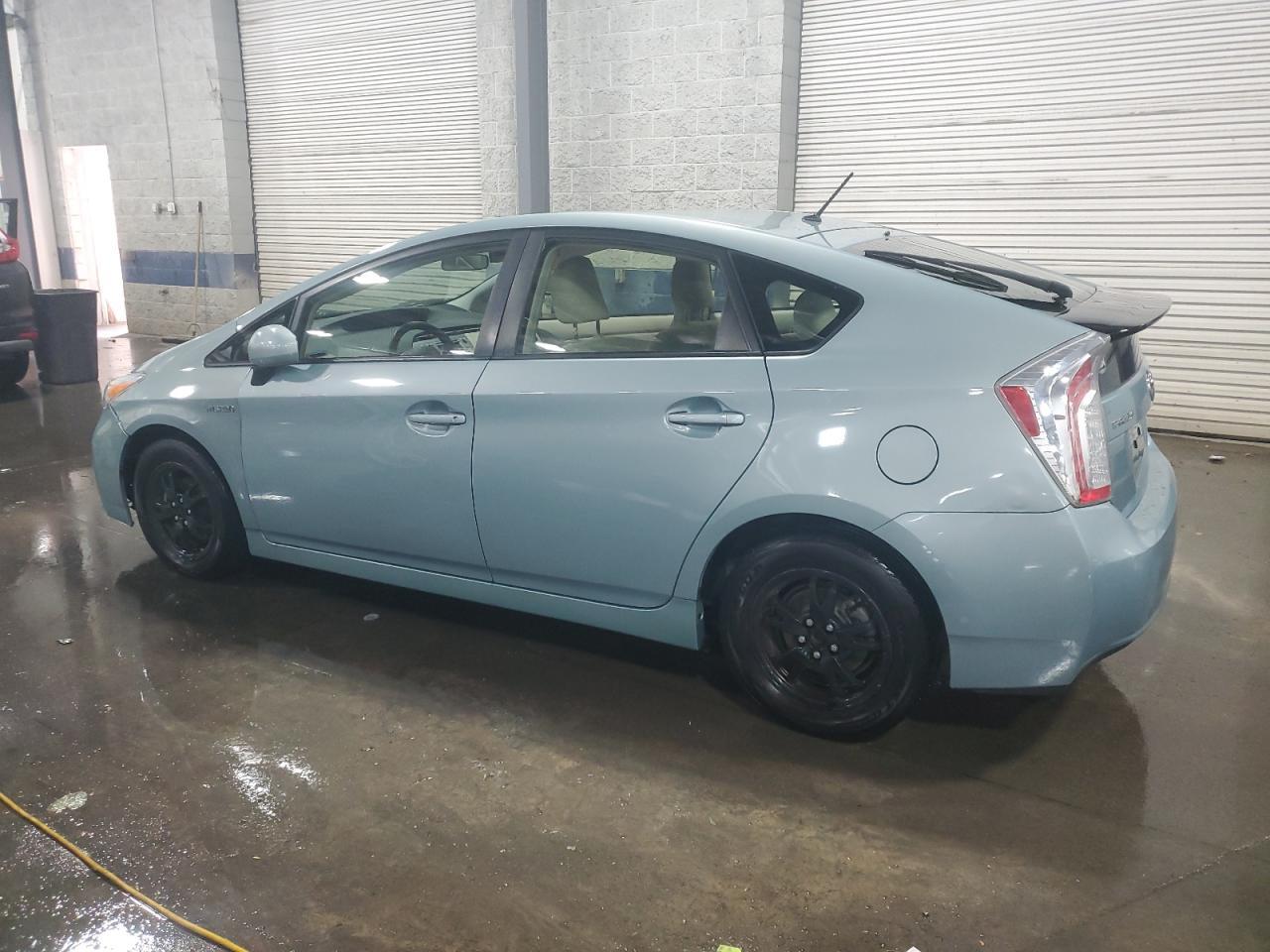 2015 Toyota Prius - Фото 2