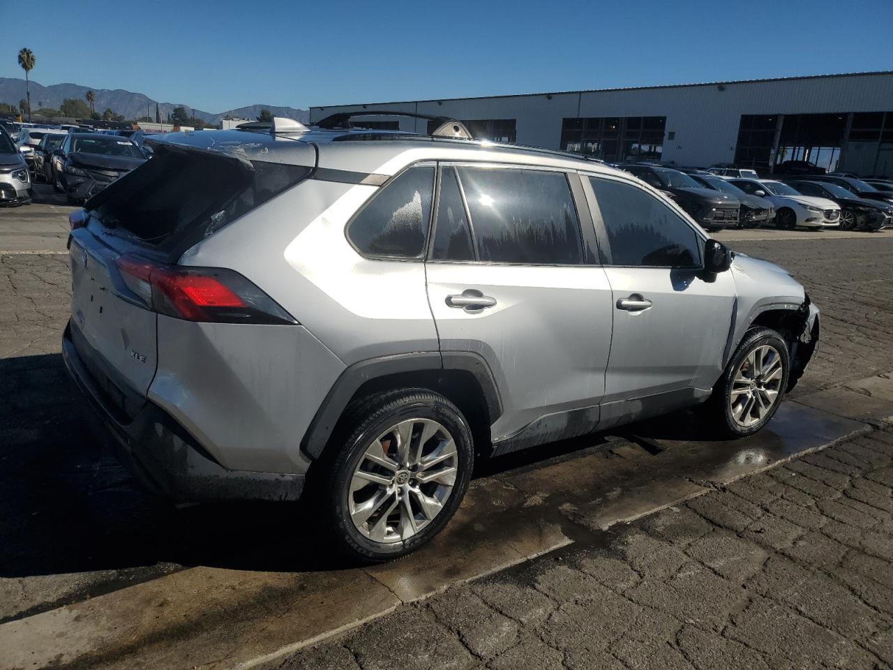 2021 Toyota Rav4 Xle Premium - Фото 3