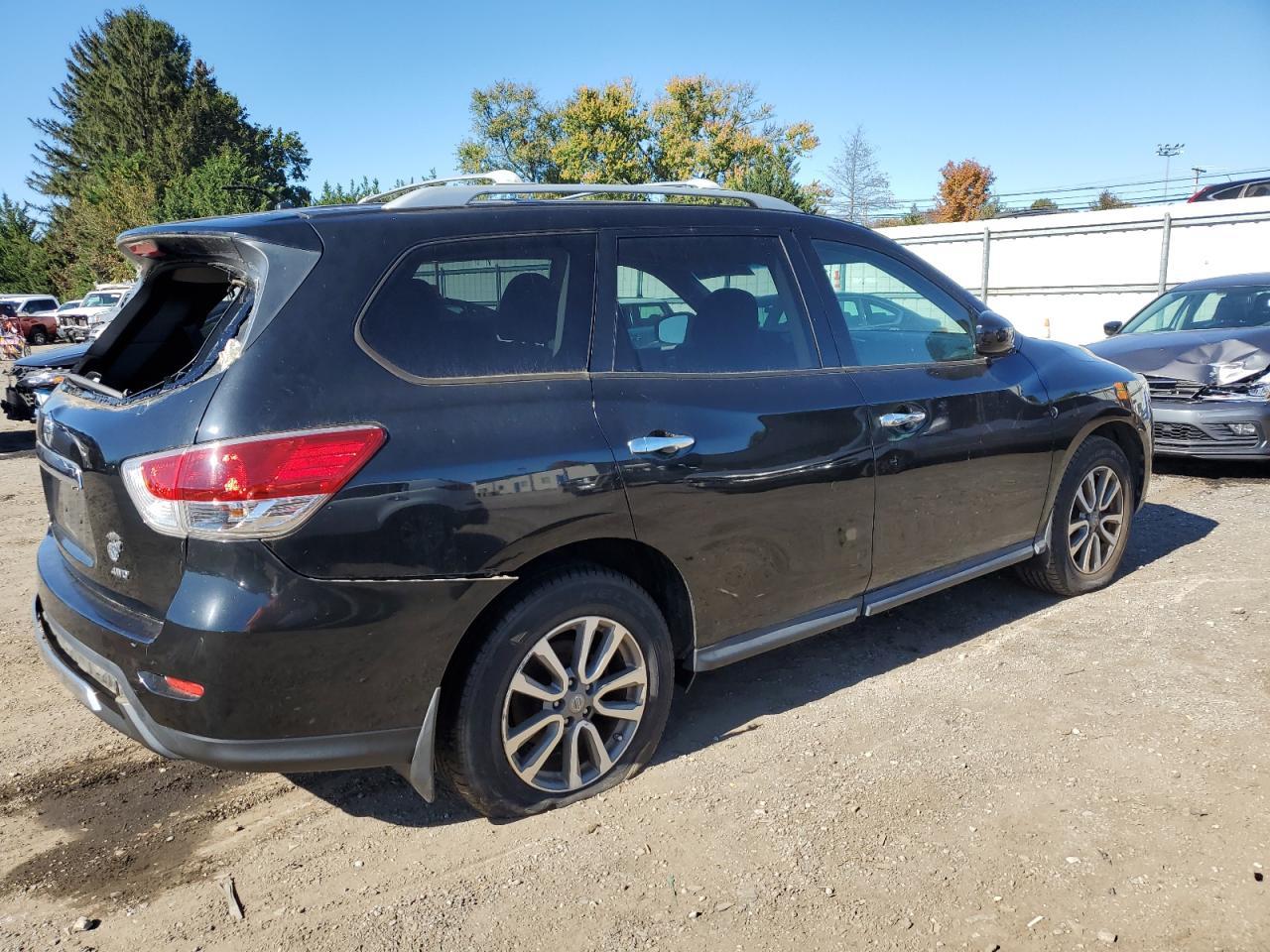 2015 Nissan Pathfinder S - Image 3