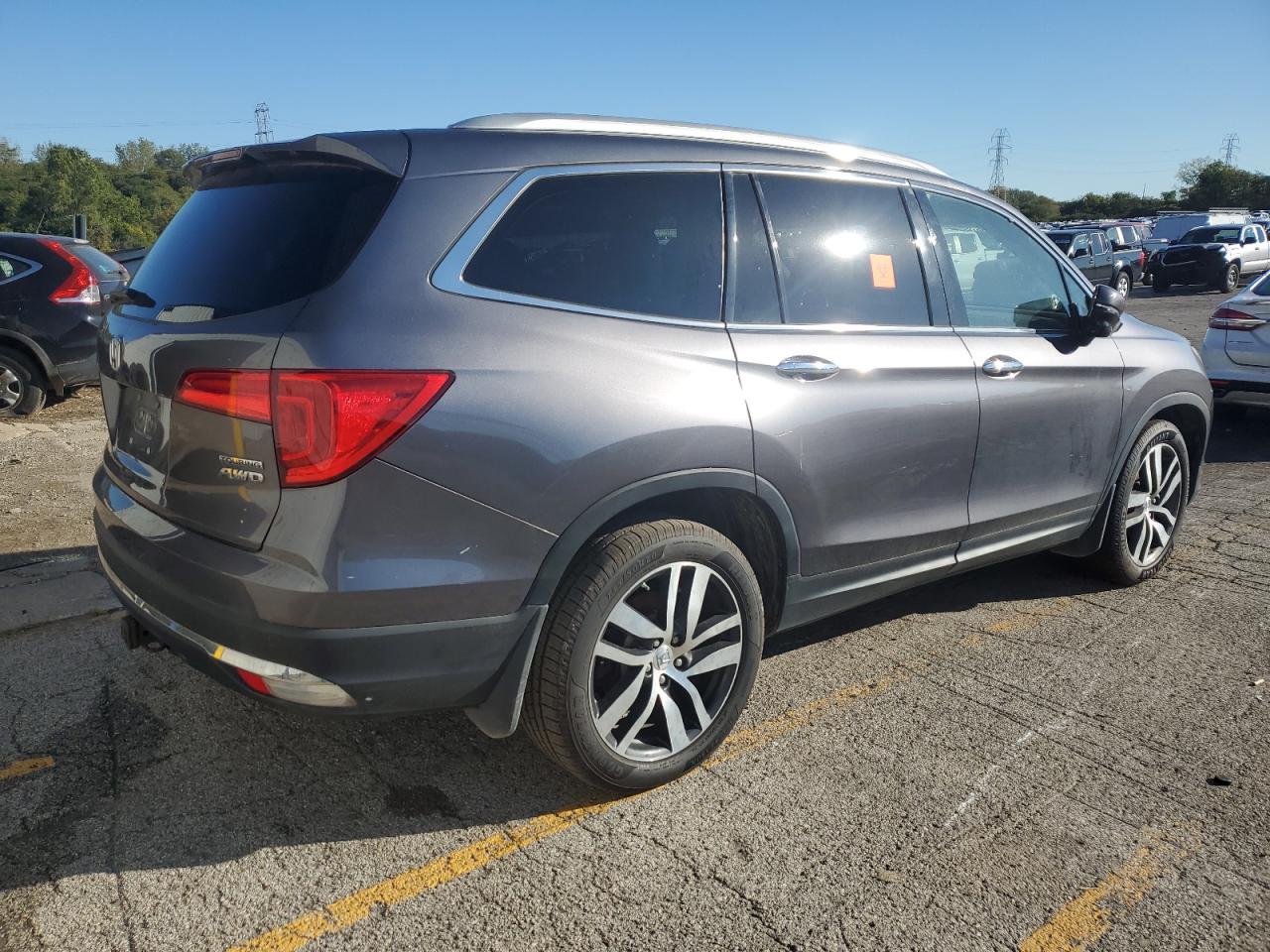 2017 Honda Pilot Touring - Image 3