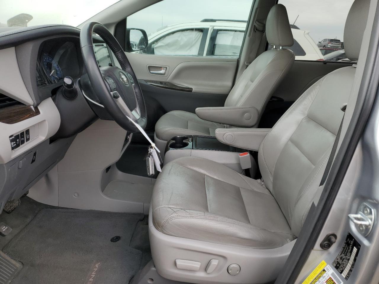 2015 Toyota Sienna Xle - Фото 7