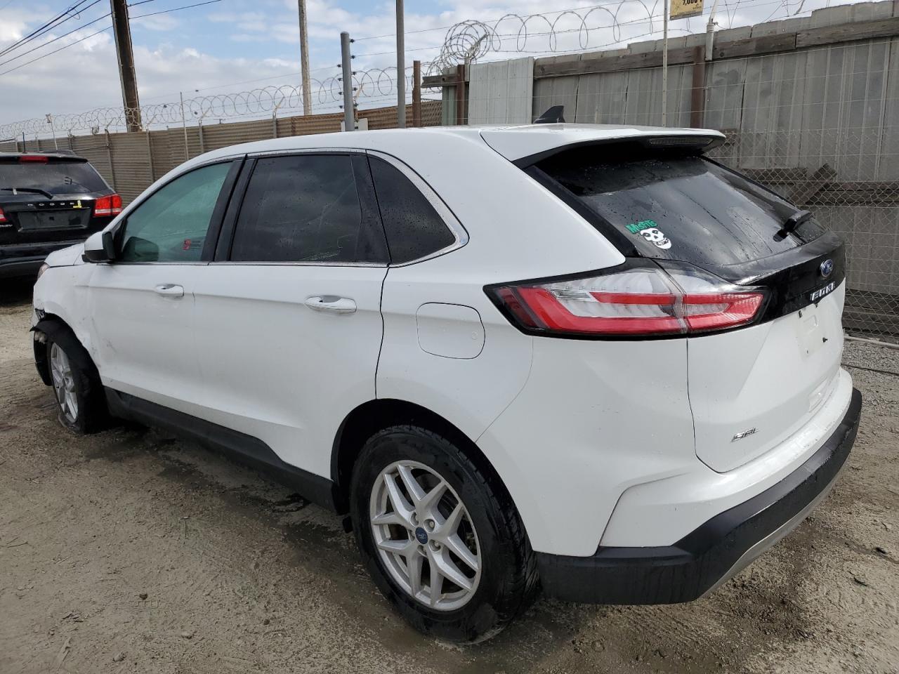 2022 Ford Edge Sel - Image 2