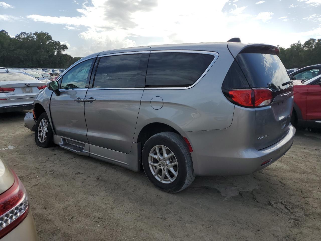 2021 Chrysler Voyager Lx - Image 2