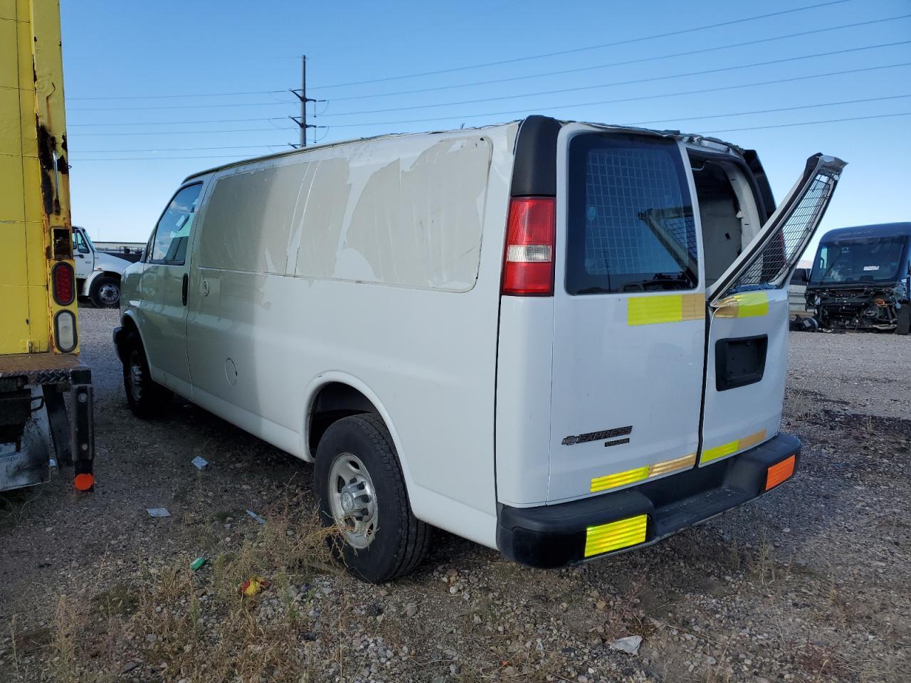 2016 Chevrolet Express G2500 - Фото 2