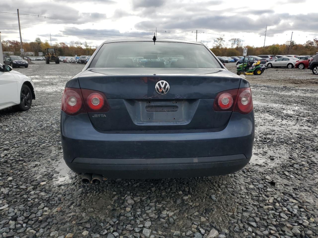 2010 Volkswagen Jetta Limited - Image 6