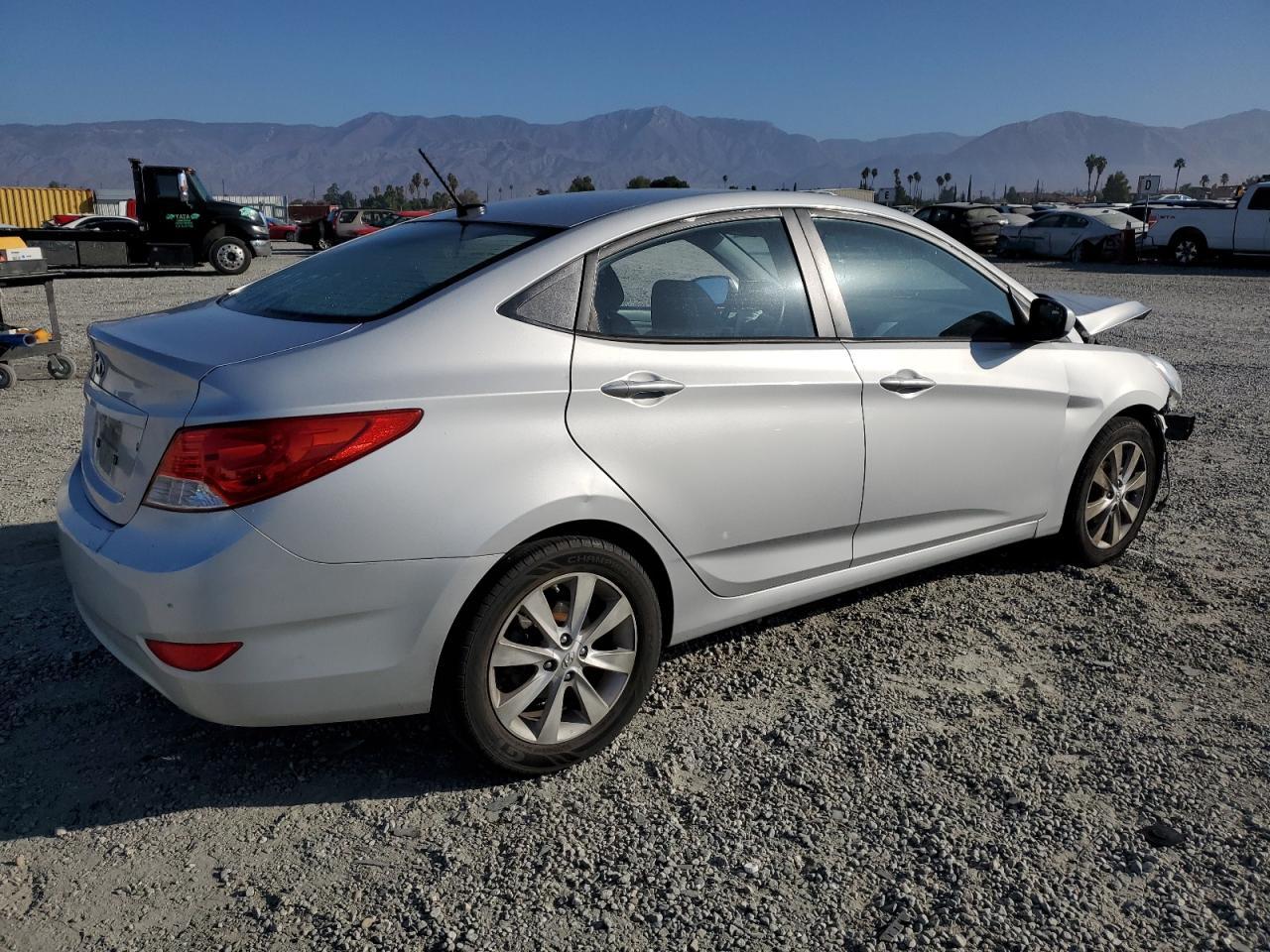 2013 Hyundai Accent Gls - Фото 3