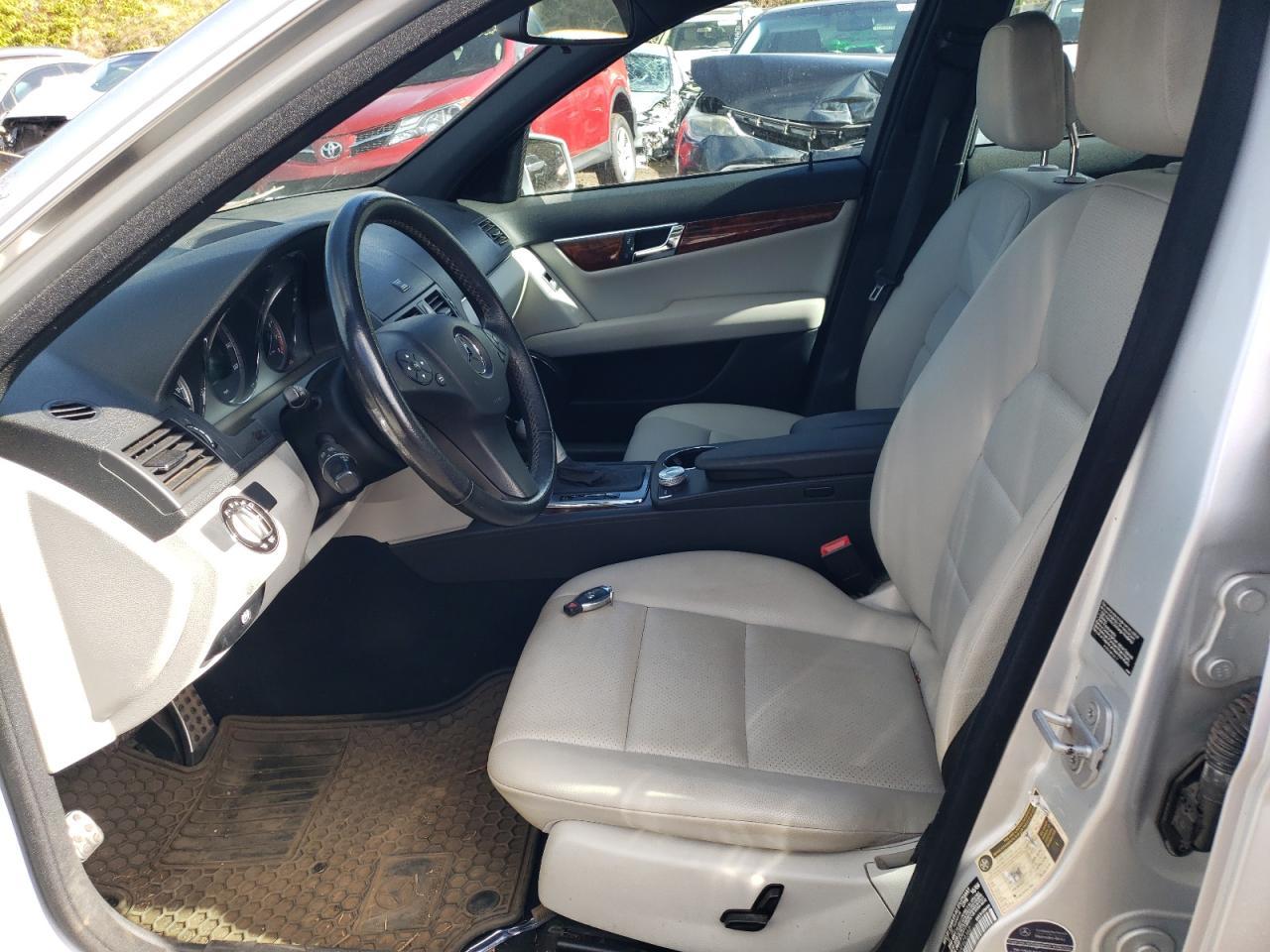 2010 Mercedes-Benz C 300 - Фото 7