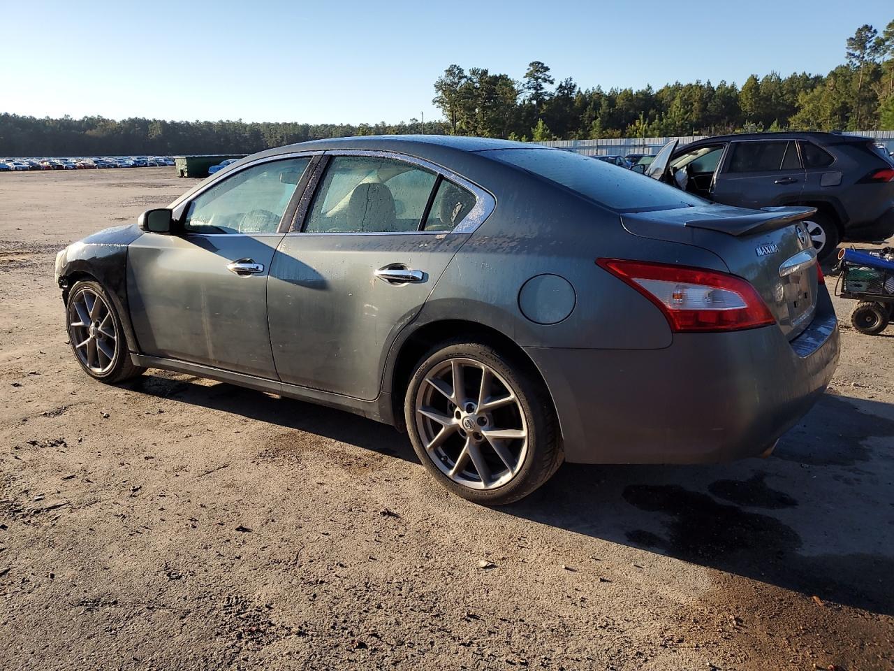 2011 Nissan Maxima S - Image 2