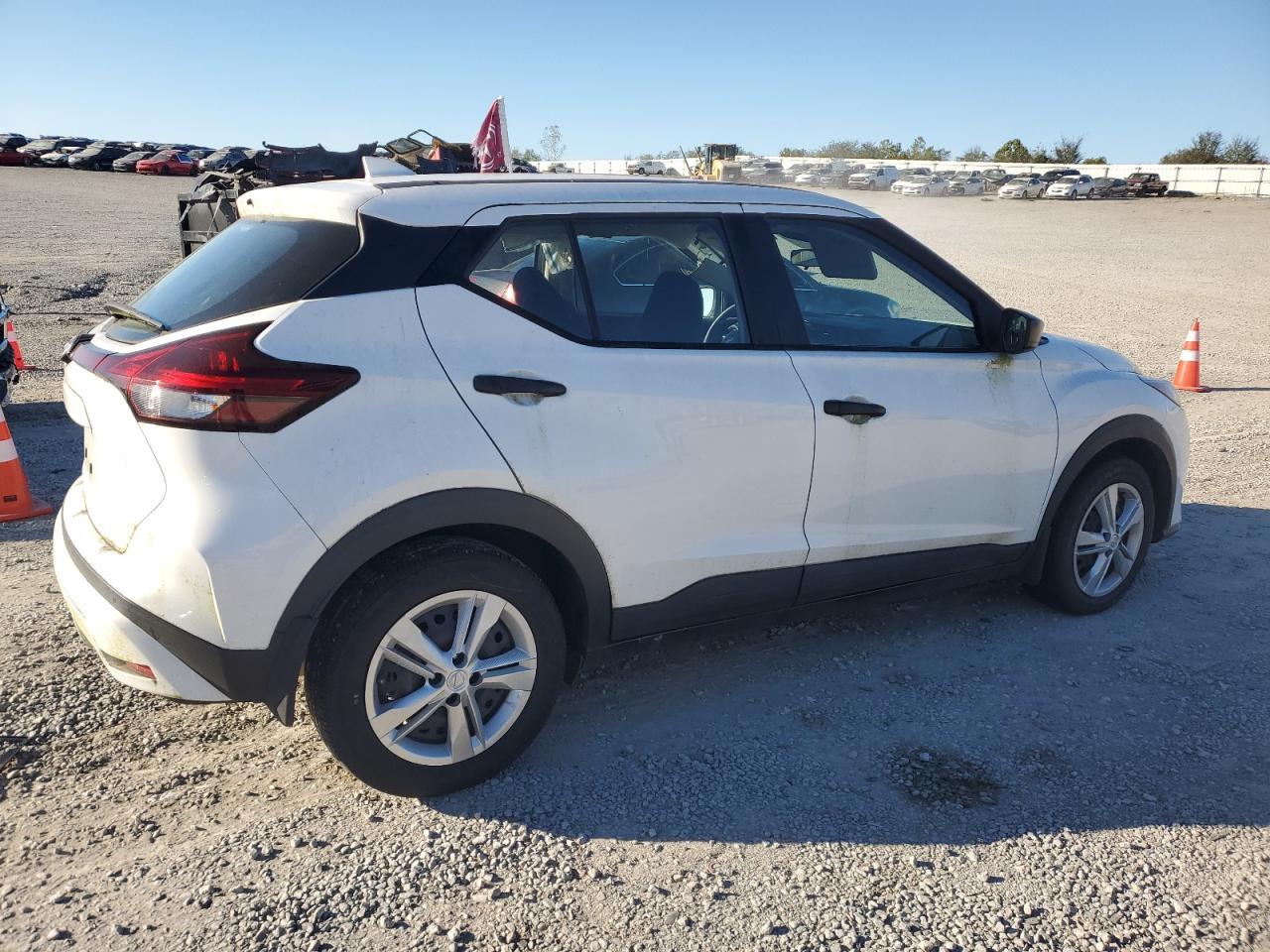 2022 Nissan Kicks S - Фото 3